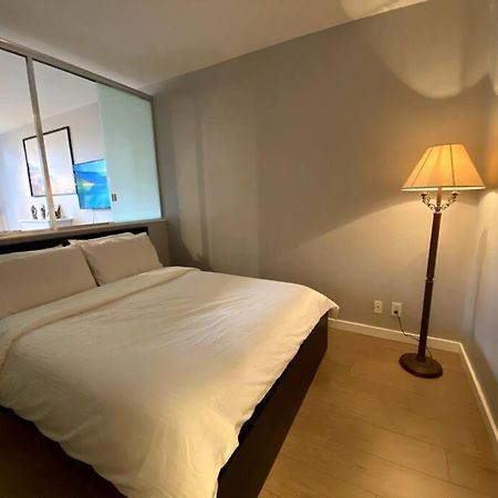 Entire Condo In Heart Of Downtown Vancouver Eksteriør bilde