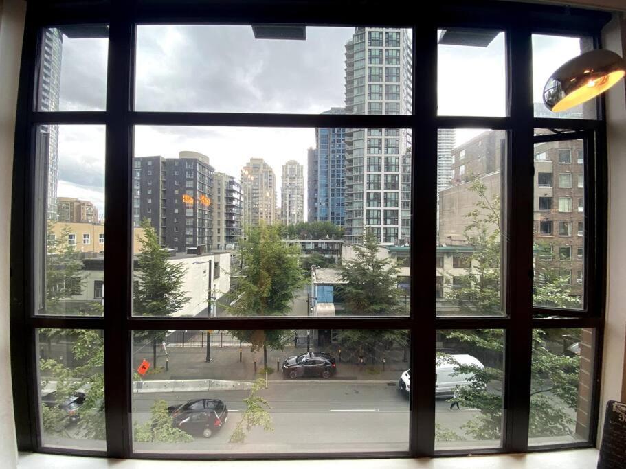 Entire Condo In Heart Of Downtown Vancouver Eksteriør bilde