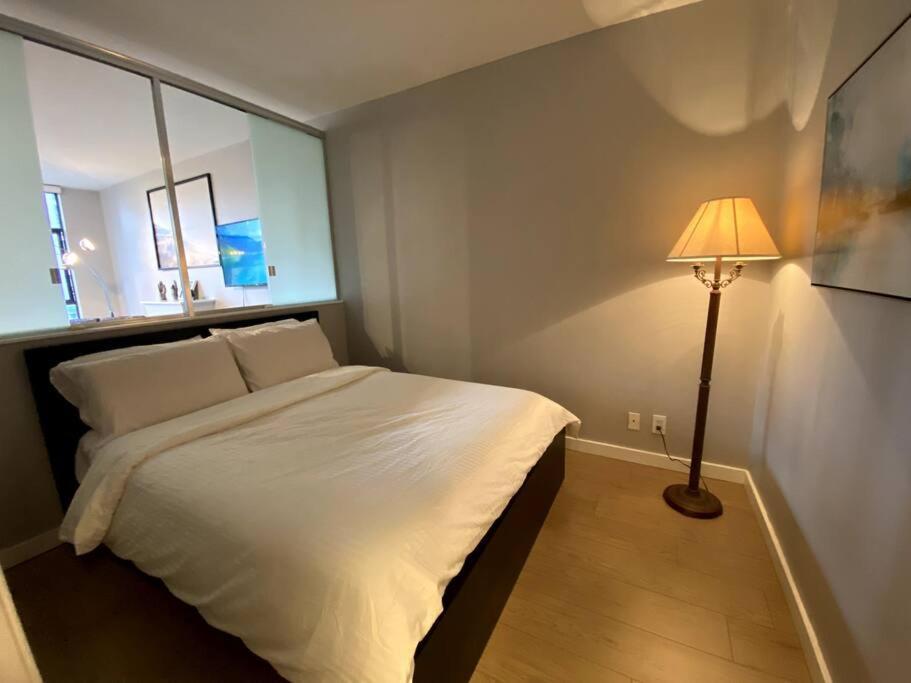 Entire Condo In Heart Of Downtown Vancouver Eksteriør bilde